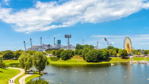 Olympiapark in summer, Munich, Germany. Scenic view of Olympic s — Stock Photo, Image