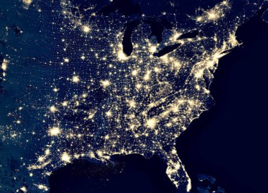 Dünya geceleri, Amerika Birleşik Devletleri 'nin doğusundaki şehir ışıklarını uzaydan görüyor. ABD küresel uydu fotoğrafında dünya haritasında. Karanlık gezegendeki ABD arazisi. Bu görüntünün elementleri NASA tarafından desteklenmektedir.