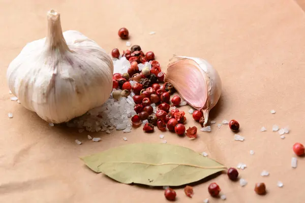Garlic sea salt nad pepper — Stock Photo, Image