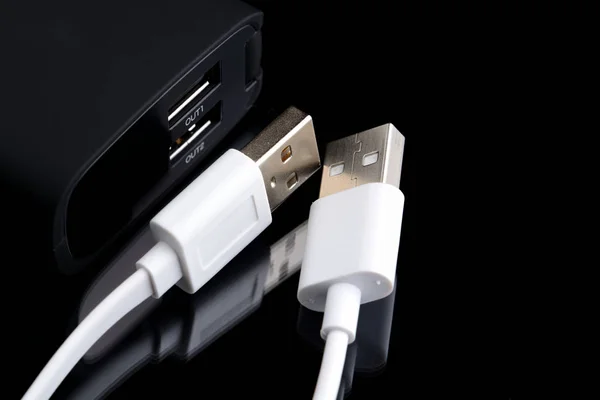 Банк питания и кабели USB Стоковая Картинка