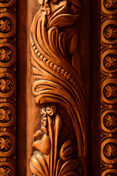 çiçek ahşap desenli