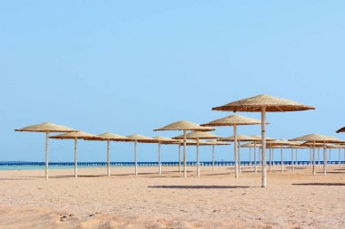 Dinlenmek için ıssız bir kumsal