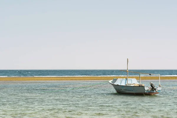 Paisagem marinha com barcos — Fotografia de Stock