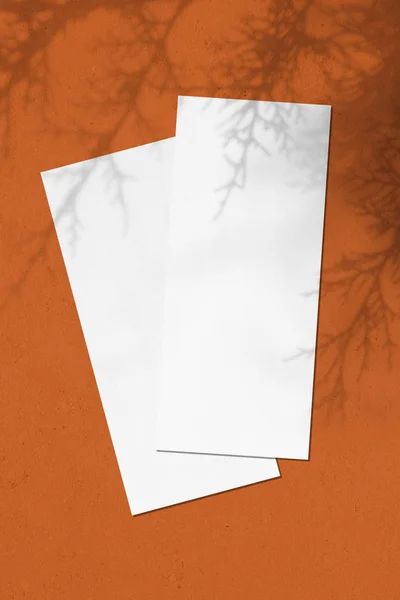 Two empty price-list or menu mockups lying on orange concrete ba — Stock Photo, Image