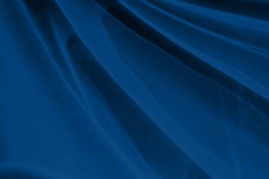 Modaya uygun mavi renkli düşük kontrastlı soyut arka plan ışık ve gölge yakıcı etkisi. Işık camdan geçer. Su altyapısı. 2020 yıllık renk eğilimi