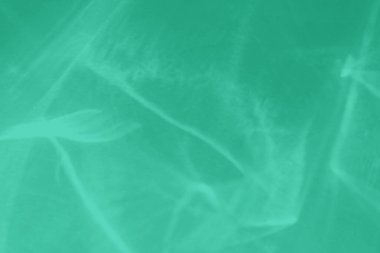 Işık ve gölgeli yakıcı efektli naneli, soyut arkaplan. Işık camdan geçer. 2020 yıllık renk eğilimi