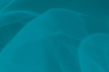 Moda mavisi soyut arka plan, ışık ve gölge yakıcı etkisi var. Işık bir bardaktan geçer, su dokusu üstüste gelir.