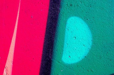 Renkli kentsel duvar dokusuna yakın çekim. Duvar kağıdı tasarımı için modern model. Yaratıcı şehir geçmişi. Soyut açık kompozisyon.