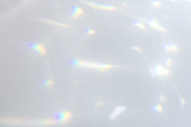 Fotoğraf ve maketler için bulanık kaplama etkisi. Duvar dokusu organik, köşegen gölge ve beyaz bir duvara ışık demetleri. doğal ışık efektleri için gölgeler