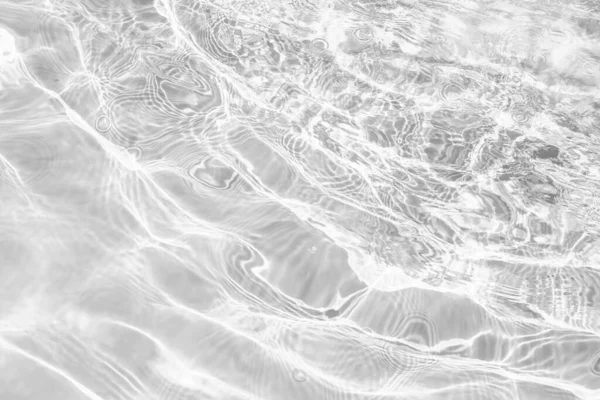 Primer Plano Textura Transparente Desaturada Superficie Agua Áspera Con Salpicaduras —  Fotos de Stock