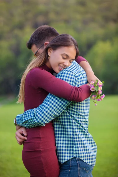Romantic couple cuddling — Stock Photo, Image