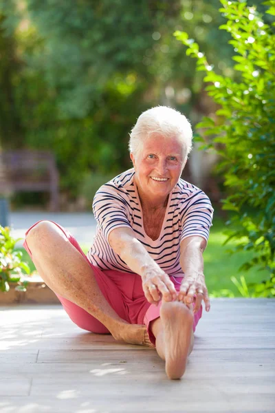 Fit Active Pensioner Stretching Touching Toes — Stock Photo, Image