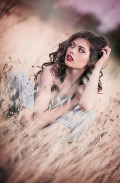 Beautiful Young Woman Wheat Field — Stock Photo, Image