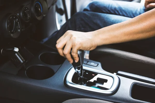 Woman hand changing gear while driving scene — Stock Photo, Image