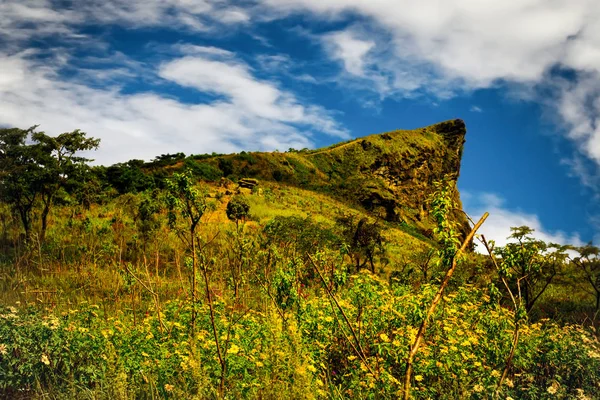 Alta montagna, Phucheefah paesaggio naturale sfondo — Foto Stock