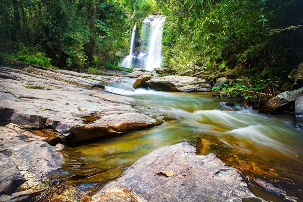 Maesapok wodospad Natura Krajobraz tła — Zdjęcie stockowe