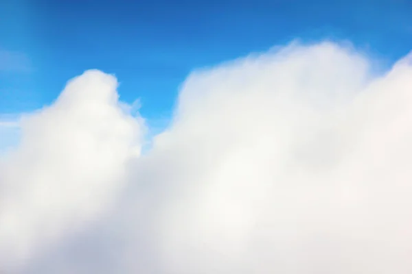 Nube blanca desenfocada y suave escena naturaleza fondo — Foto de Stock