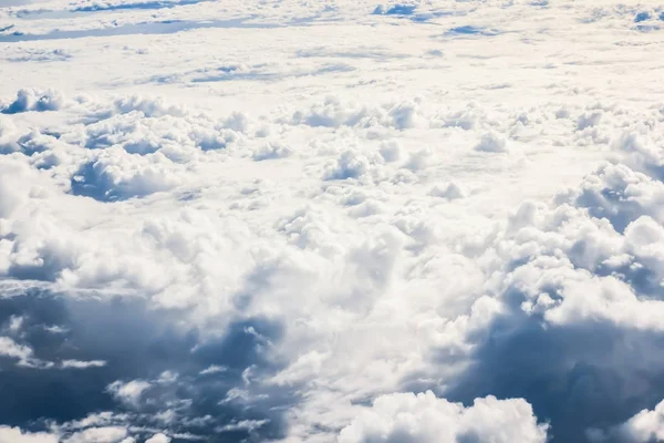 Dramático blanco nublado cielo naturaleza fondo — Foto de Stock