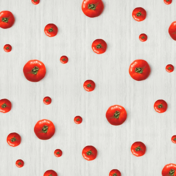 木制底座上美丽的西红柿 — 图库照片