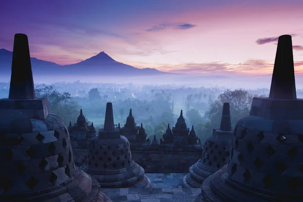 Templo de Borobudur é o nascer do sol, Yogyakarta, Java, — Fotografia de Stock