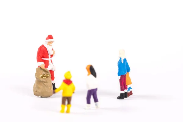 Miniatuur mensen kerstman op achtergrond met ruimte voor tekst — Stockfoto