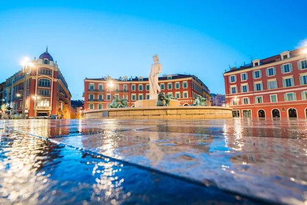 The Fontaine du Soleil on Place Massena in the Morning, Nice, Fr — Stock Photo, Image