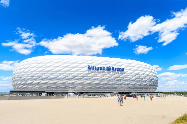 A labdarúgó-stadion Allianz Arena — Stock Fotó