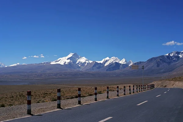 Nouvelle route au Tibet . — Photo