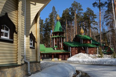 Ahşap Rus Ortodoks Hıristiyan Kilisesi Kutsal Royal Ganina Yama manastırda Şehitleri.