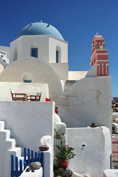 Griechisch-orthodoxe christliche Kirche auf Santorini-Insel. — Stockfoto