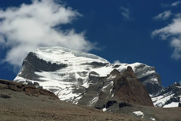 Rocas en la cara oeste del Monte Sagrado Kailash . — Foto de Stock