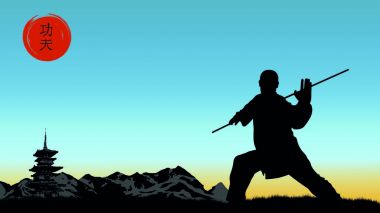 Adam Kung Fu tekniğin gösterir. 