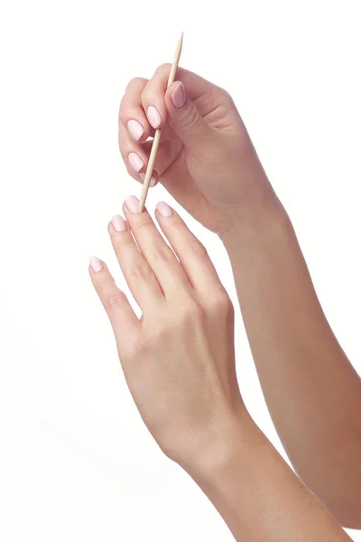 Manicura Haciendo Limpieza Cutícula Los Dedos Femeninos Con Palo Cosmético — Foto de Stock