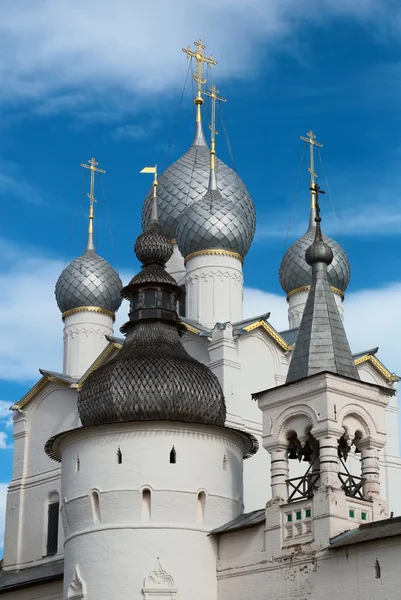 Rostov Kremlin (Rusya'nın altın yüzük). Surları ve kuleleri