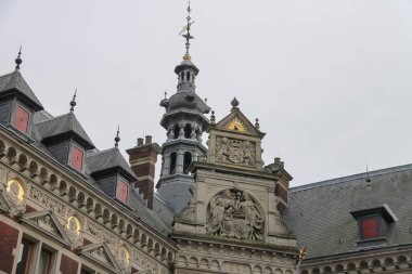 Utrecht Üniversitesi ve Count (Graaf heykeli Üniversitesi Salonu