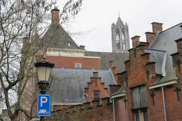 Edifícios antigos no centro histórico de Utrecht, Países Baixos — Fotografia de Stock