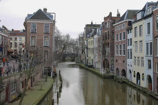 Famoso canal Oudegracht no centro histórico de Utrecht, o Nethe — Fotografia de Stock