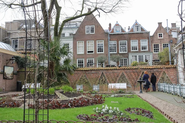 Innenhof der utrecht universität in der historischen Innenstadt, Niederlande — Stockfoto