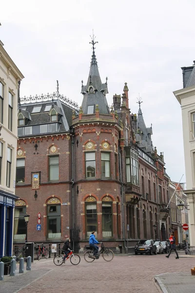 Gente sulle vecchie strade di Utrecht, Paesi Bassi — Foto Stock