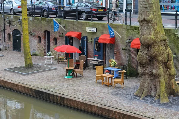 Antiek Sklep meblowy w pobliżu Oudegracht Canal in Historic Centre o — Zdjęcie stockowe