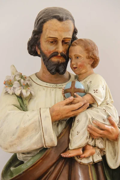 Statue of Saint Joseph with little Jesus in Palanok Castle, Muka — Stock Photo, Image