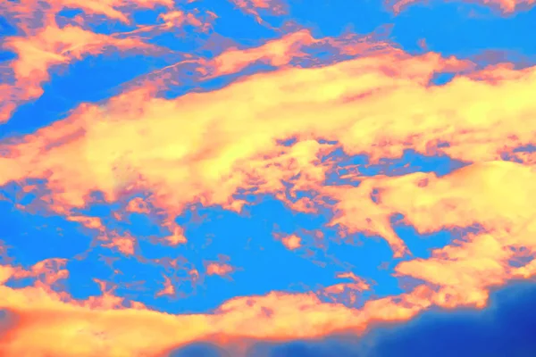 Pittoreska sunset färgglada himlen med vackra moln — Stockfoto