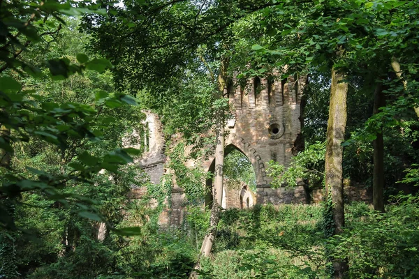 Middeleeuwse kasteel in Villa Sorra. — Stockfoto