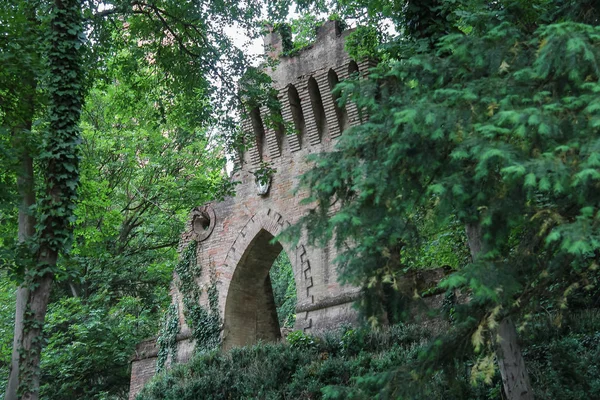 Ruined medieval castle in Villa Sorra. — Stock Photo, Image