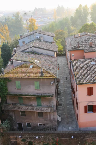 Centro histórico da cidade de Vignola, Itália. Vista superior da fortaleza — Fotografia de Stock