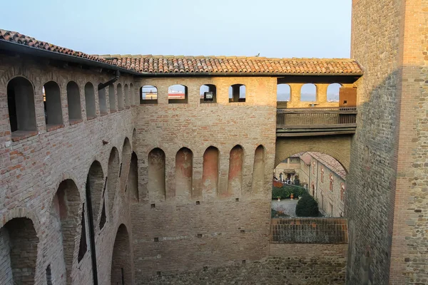 Courtyard of ancient fortress in Vignola, Italy — Stock Photo, Image