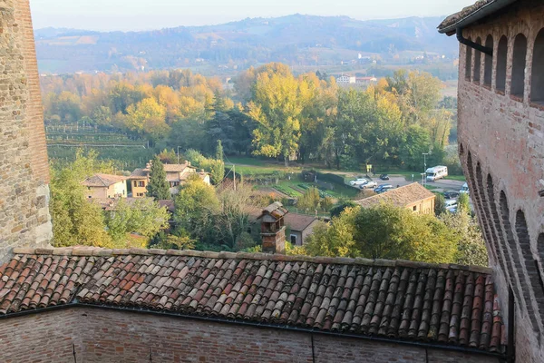 Het centrum van de historische stad van Vignola, Italië. Bovenaanzicht van de vesting — Stockfoto