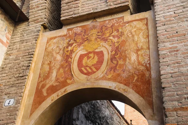 Pintura antiga no arco velho no castelo de Vignola, Itália — Fotografia de Stock