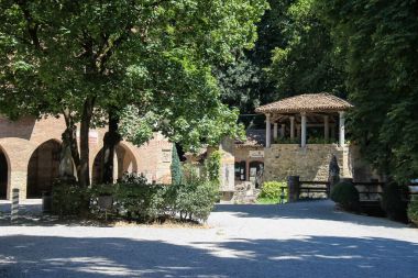 Grazzano Visconti, İtalya antik kale avlusu