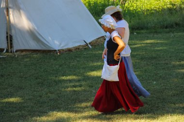 İnsanlar Napoleonica olay. Magnific kostümlü gösterimi